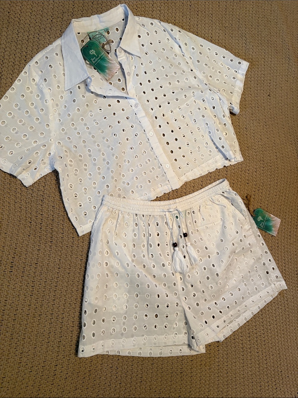 TRUE DESTINATIONS Resort Wear Eyelet Two-Piece Set Cropped Shirt & Shorts NEW